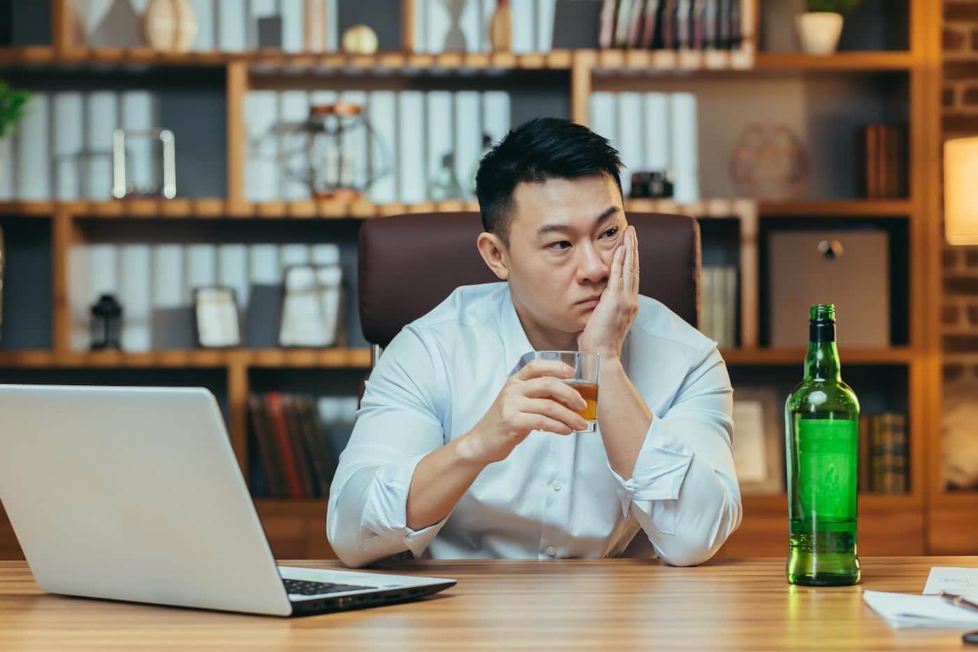 Thói quen uống rượu bia ảnh hưởng xấu đến sức khoẻ nam giới